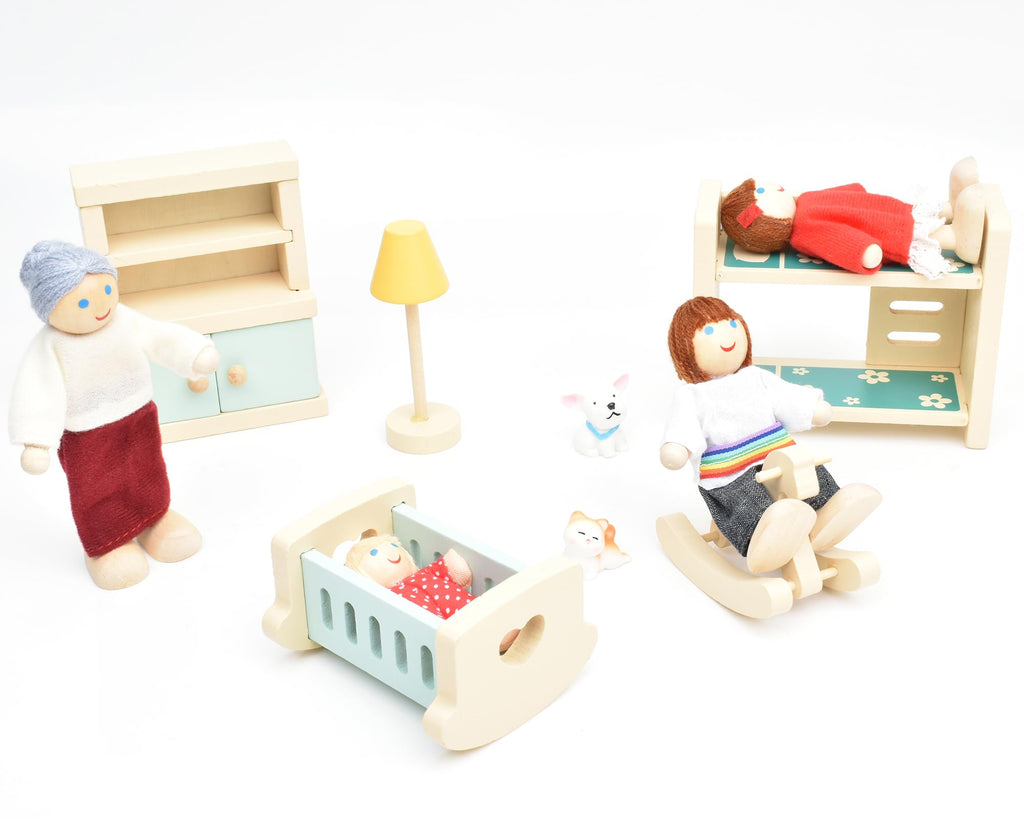 Wooden Dollhouse Dolls Family Set of 7 Miniature Figures and 2 Pets P919
