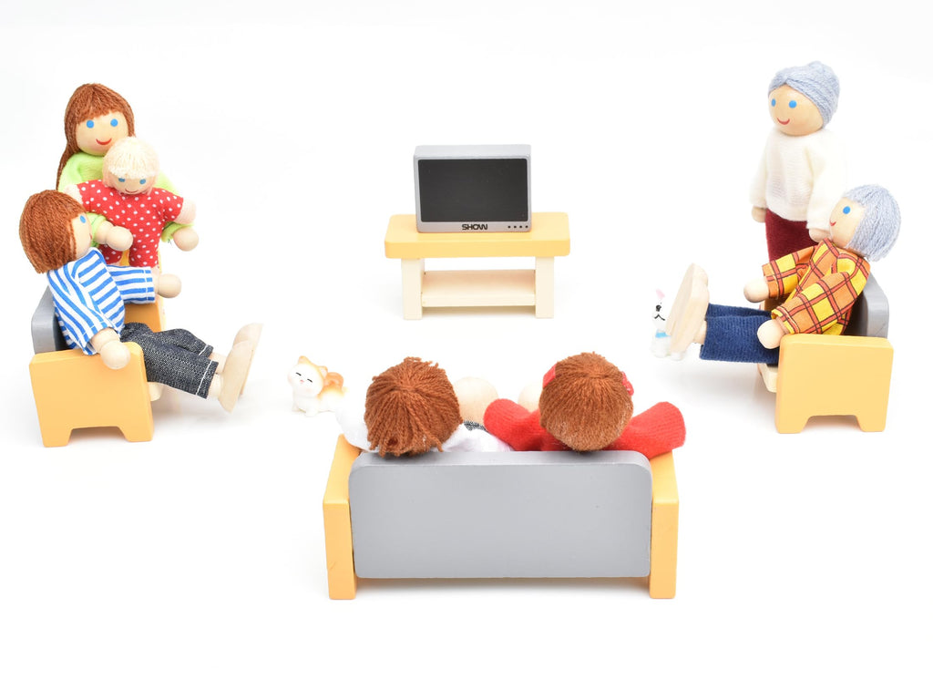 Wooden Dollhouse Dolls Family Set of 7 Miniature Figures and 2 Pets P919