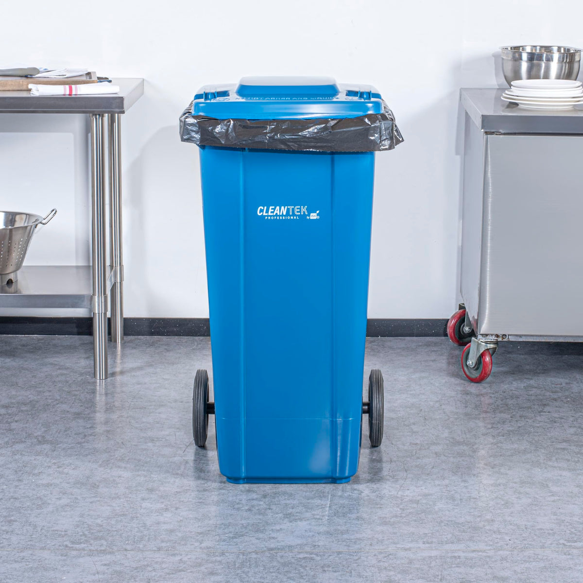 32 gal Blue Plastic Wheeled Trash Can X427227